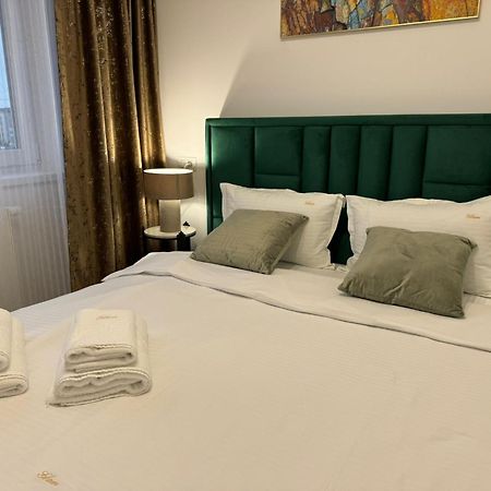Coresi Mall Area Studios & Apartments By Glam Brasov Ngoại thất bức ảnh