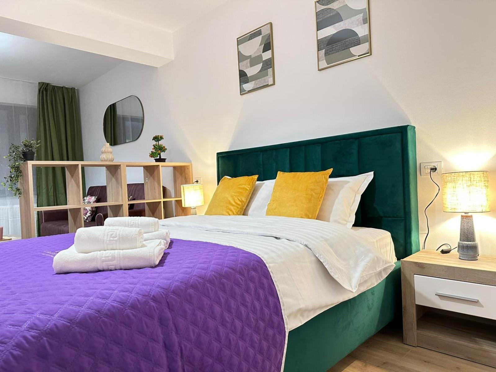 Coresi Mall Area Studios & Apartments By Glam Brasov Ngoại thất bức ảnh