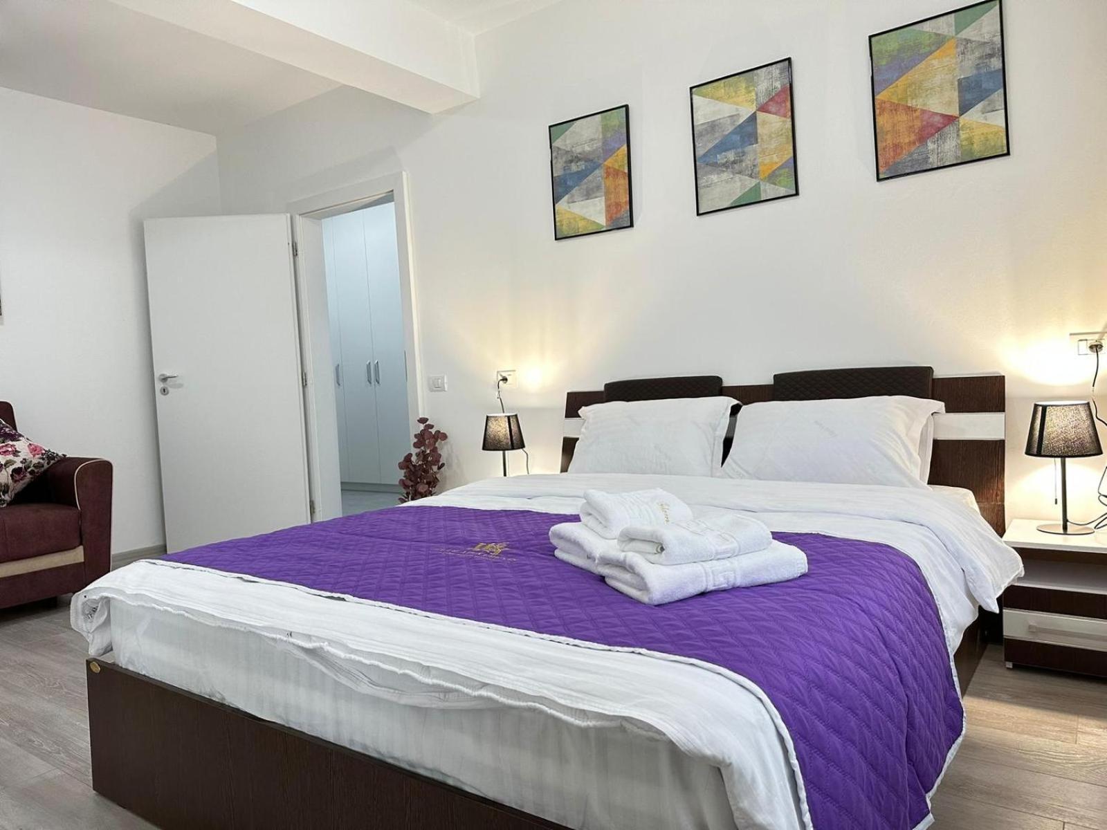 Coresi Mall Area Studios & Apartments By Glam Brasov Ngoại thất bức ảnh