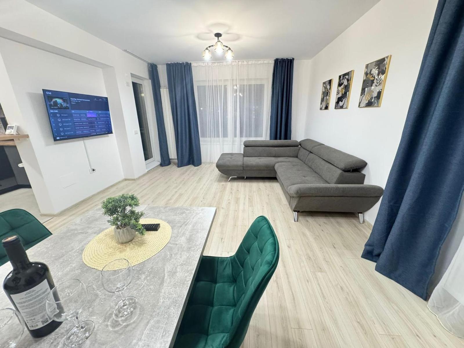 Coresi Mall Area Studios & Apartments By Glam Brasov Ngoại thất bức ảnh