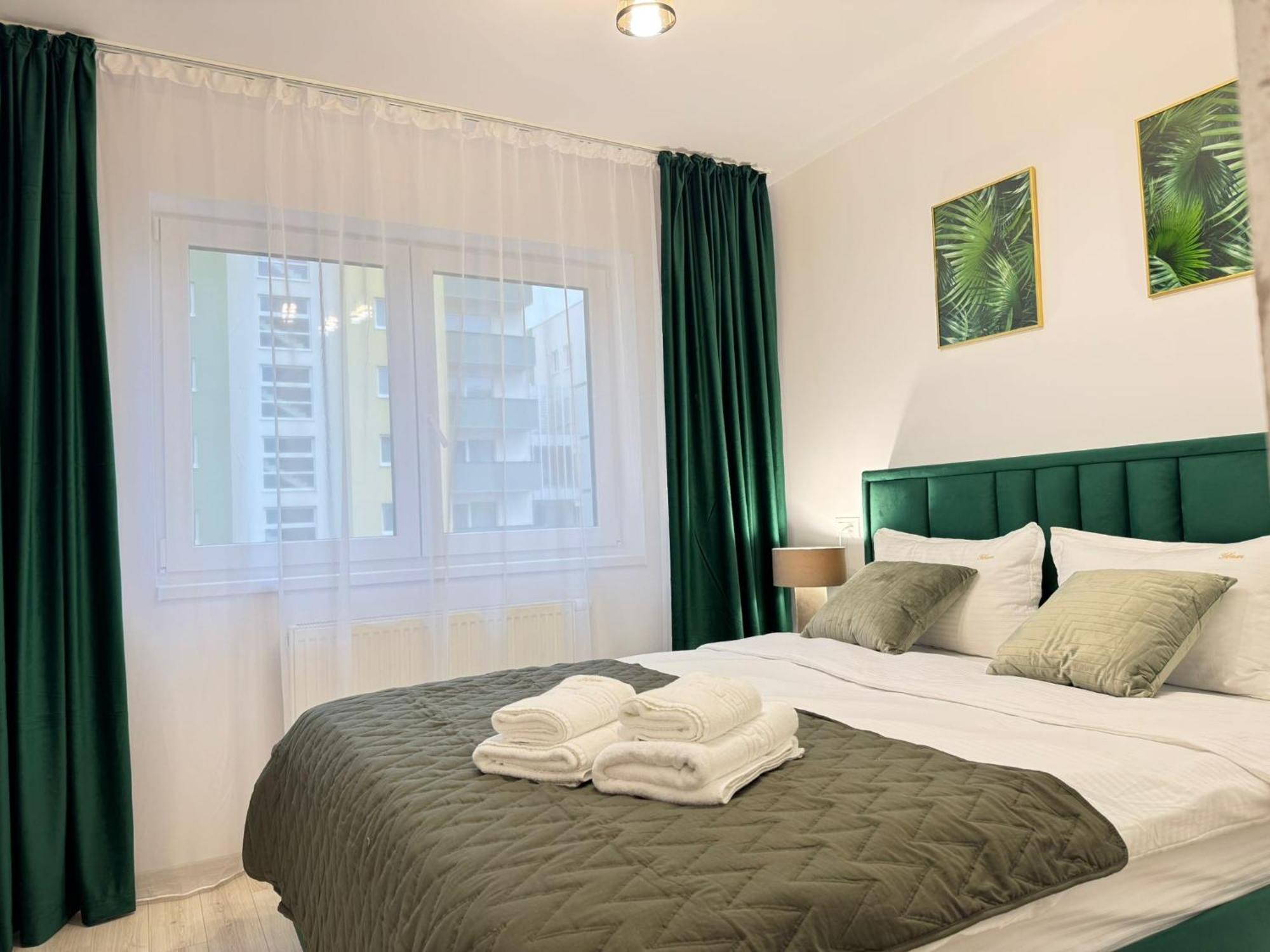 Coresi Mall Area Studios & Apartments By Glam Brasov Ngoại thất bức ảnh